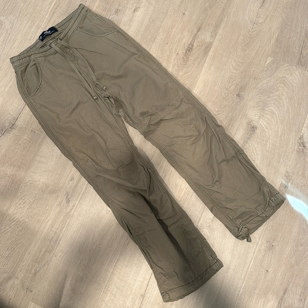 Hollister adjustable rise, parachute, baggy pants XXS short olive
